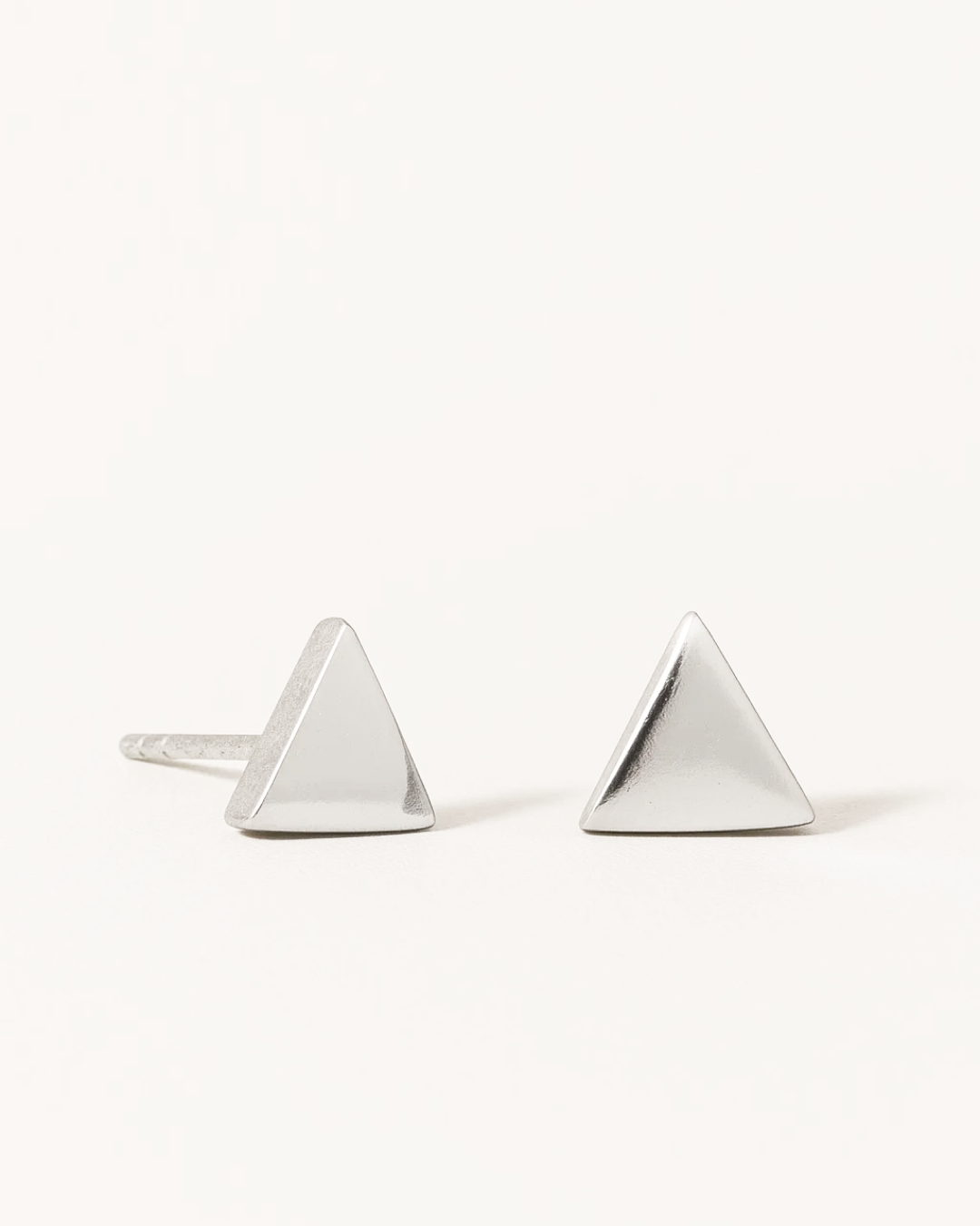 Keyla – Geometric Triangle Ear Stud