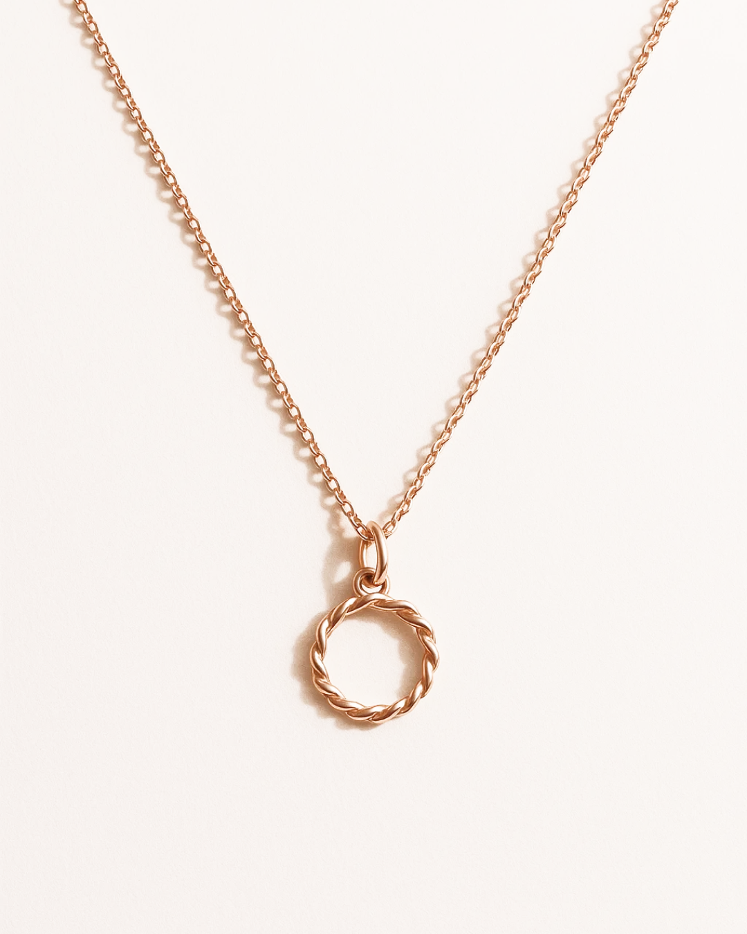 Lucy – Twisted Circle Necklace