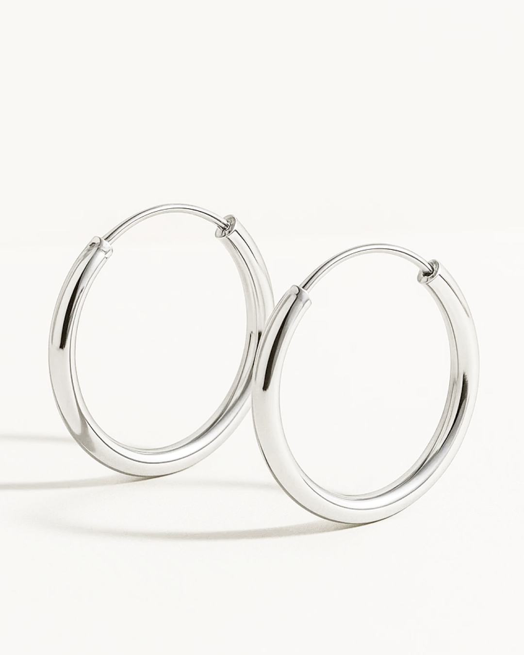 Mia – Classic Hoops