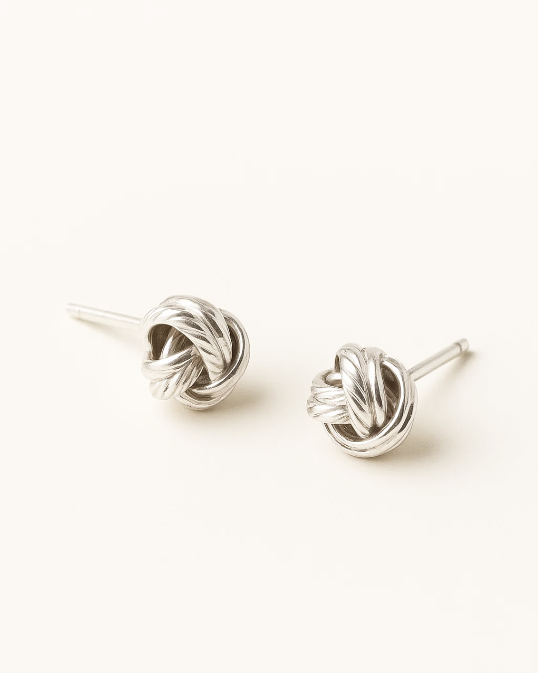 Clara – Timeless Knot Earrings