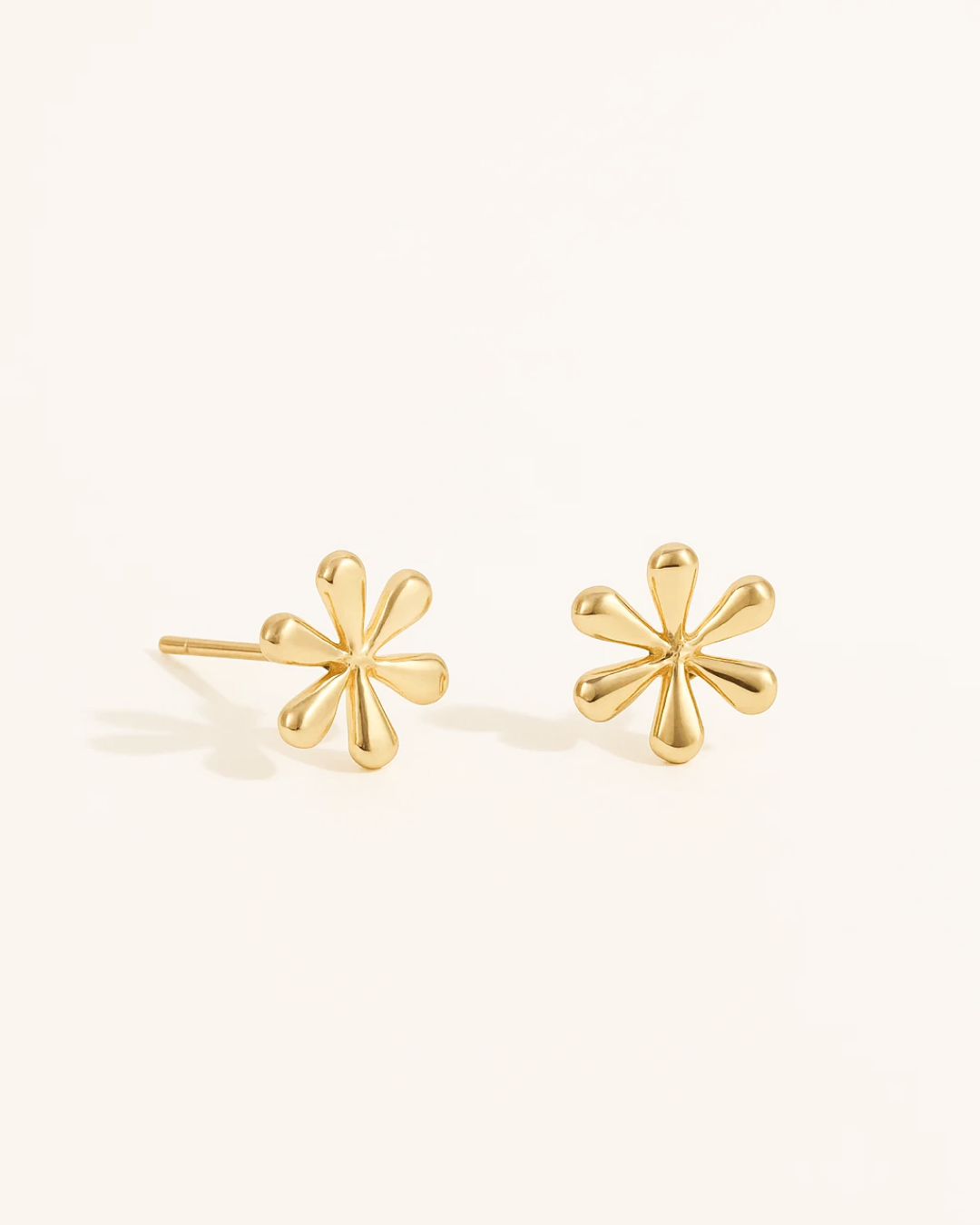 Daisy – Golden Bloom Earrings