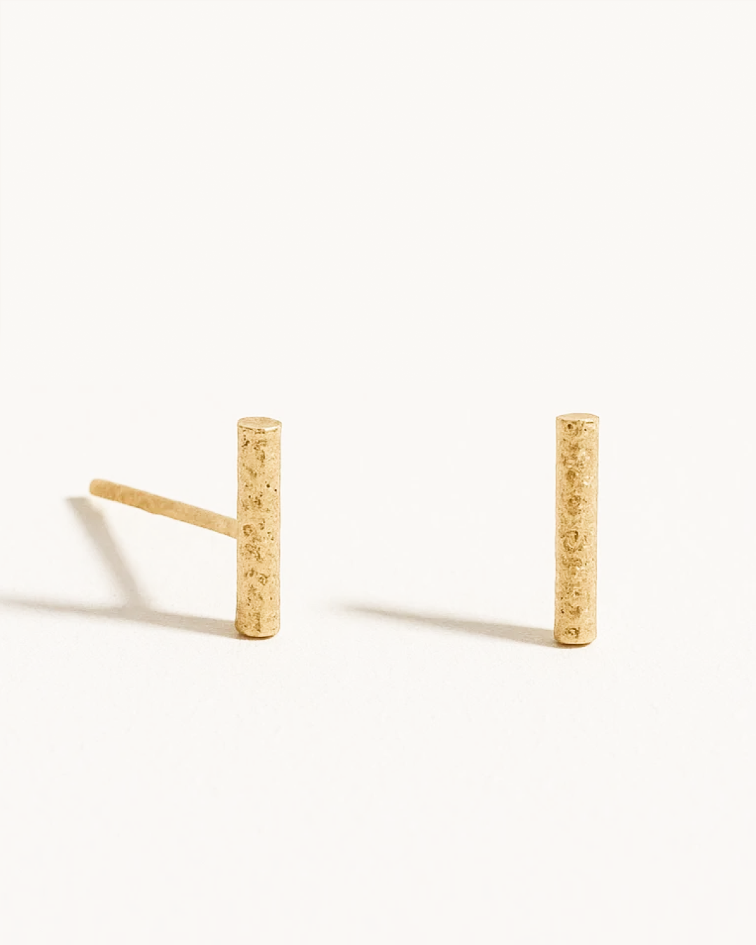 Gaby – Textured Modern Bar Earrings