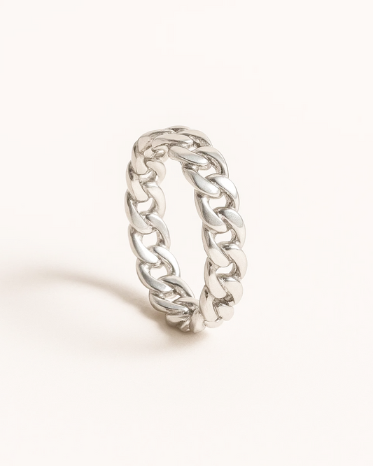 Lisa – Bold Chain, Soft Edge Ring