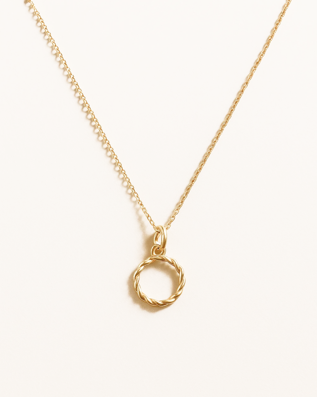 Lucy – Twisted Circle Necklace