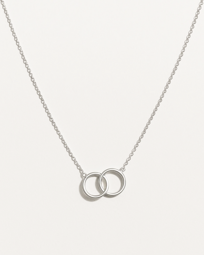 Mary – Elegant Interlocking Circles Necklace