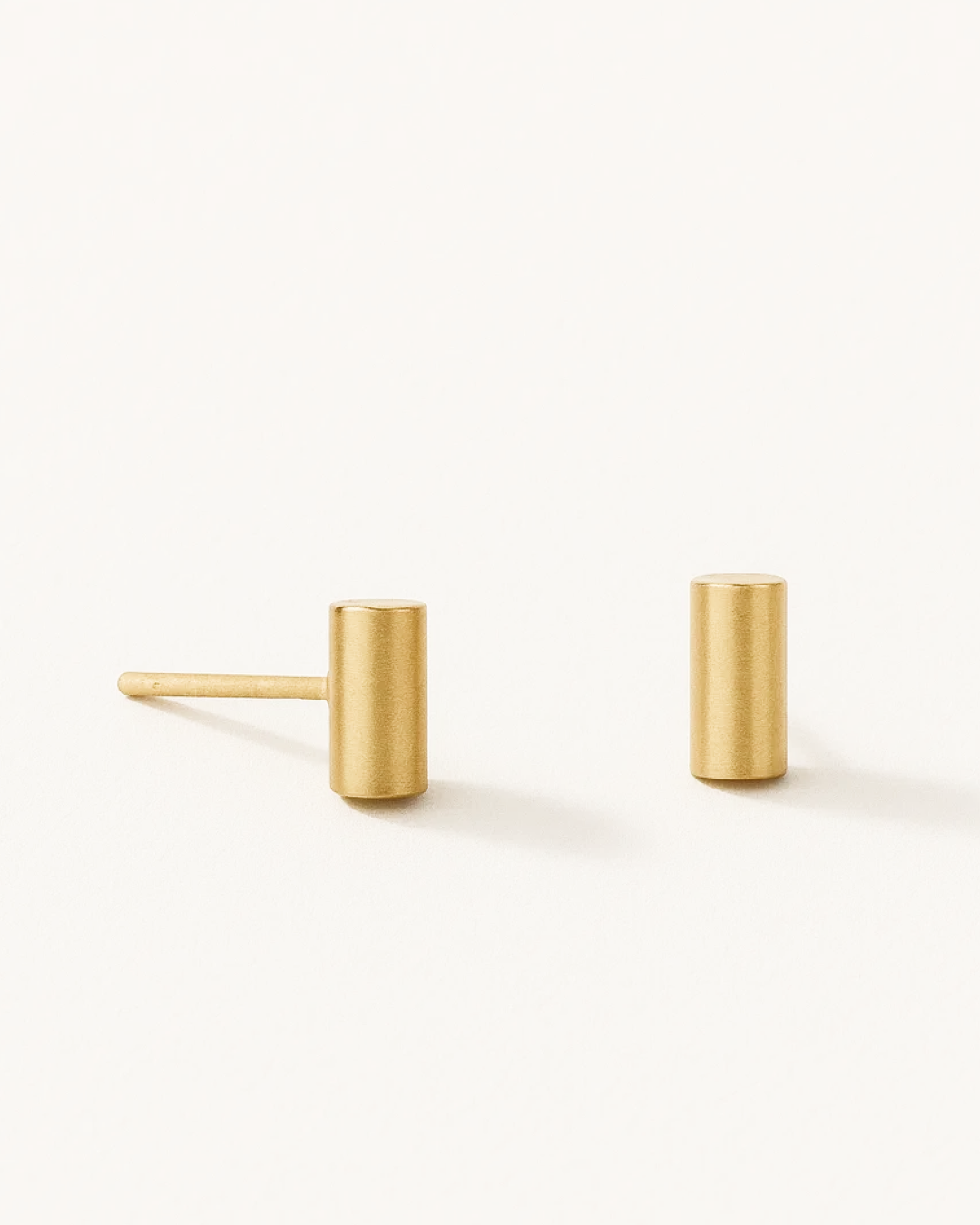 Vivi – Sleek Simplicity Earrings