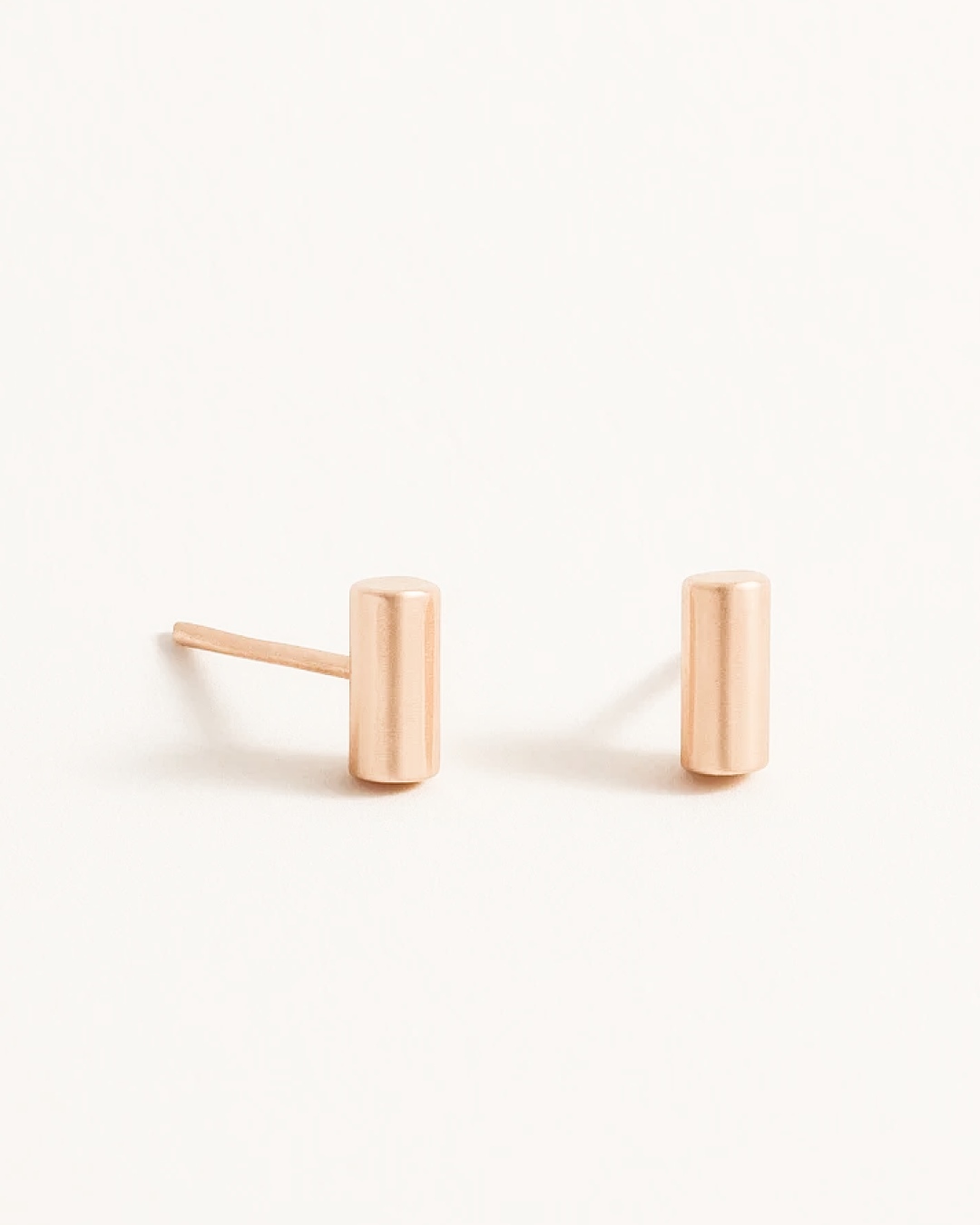 Vivi – Sleek Simplicity Earrings