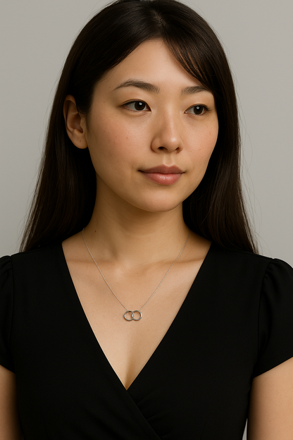 Mary – Elegant Interlocking Circles Necklace